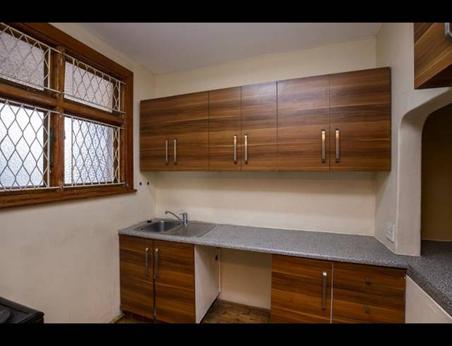 1 BEDROOM APARTMENT FOR SALE IN ESSENWOOD